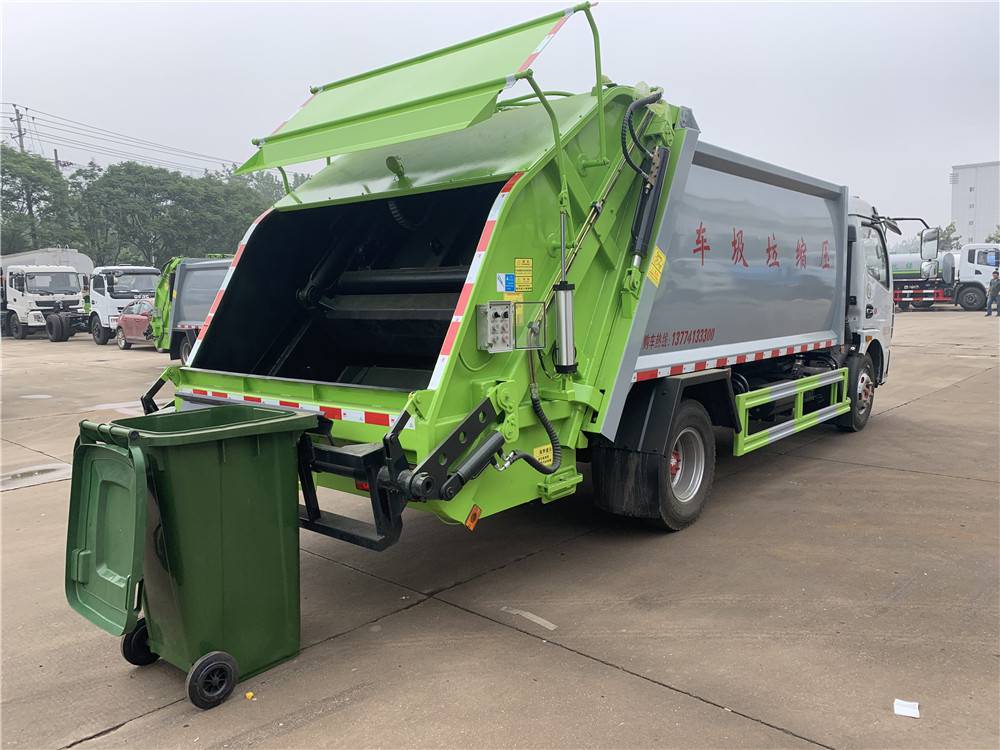 湖南衡阳天锦压缩式垃圾分类车 14方压缩式垃圾车价格解析与厂家油罐车对比